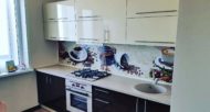 Прямая кухня бежевый и коричневый глянец фото 1 миниатюра